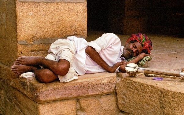 Somnul din timpul zilei – de ce nu este sanatos si ce consecinte poate avea Somnul din timpul zilei – de ce nu este sanatos si ce consecinte poate avea