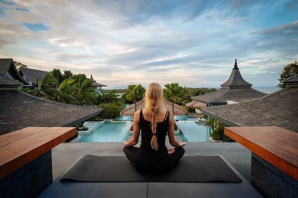Yoga ca stil de viață femeie-yoga-meditatie