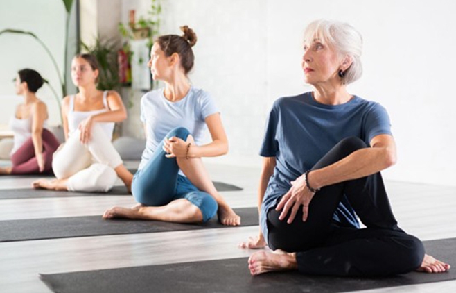 yoga menopauza