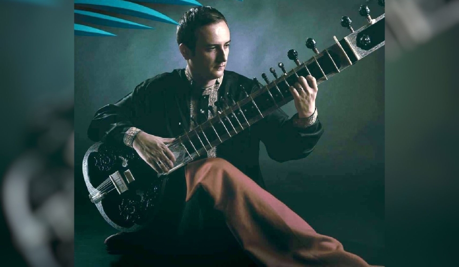 Yoghinii învățau sutrele cântând. Victor Marius Beliciu - virtuoz sitar român Victor-Marius-Beliciu-sitar