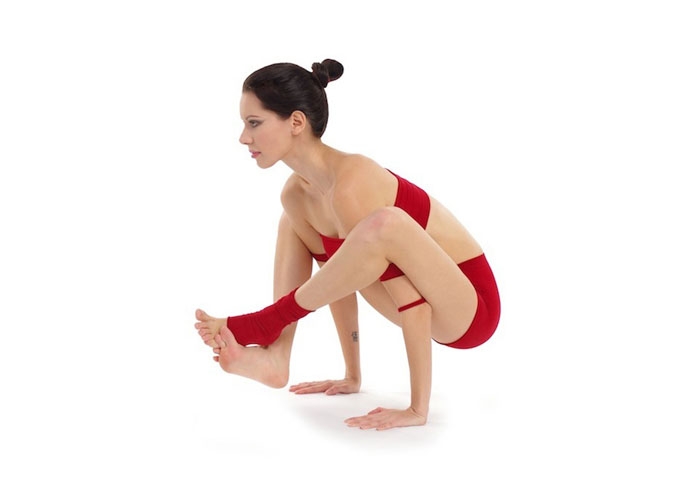 Bhujapidasana Bhujapidasana