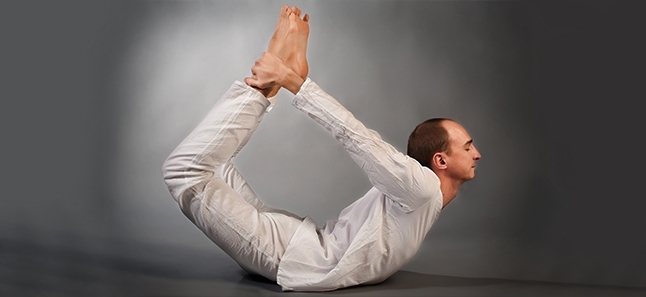 Dhanurasana (Postura Arcului)