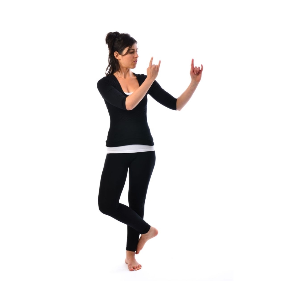 Natvarasana sau asana Lordului Krishna femeie-Natvarasana