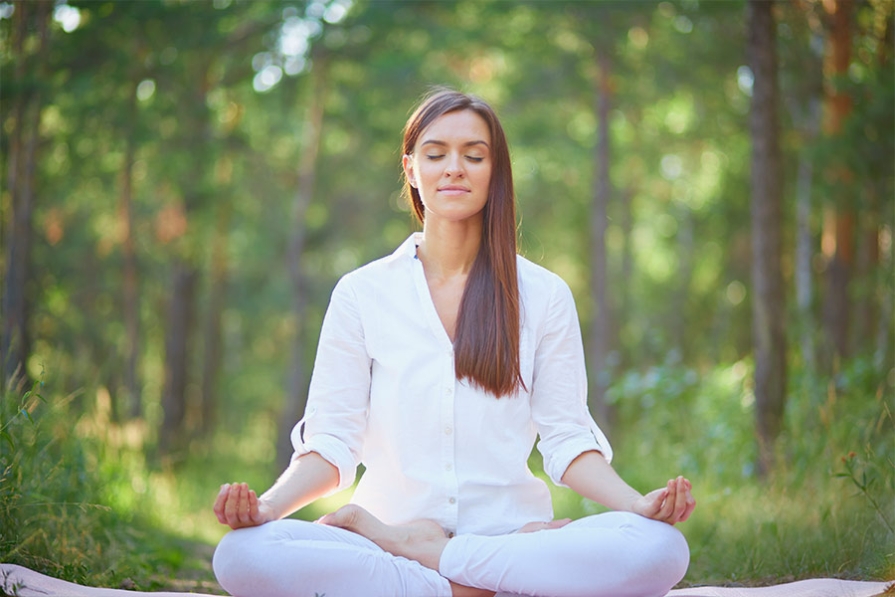 Top 3 exerciții yoga pentru oameni care nu au timp femeie-asana