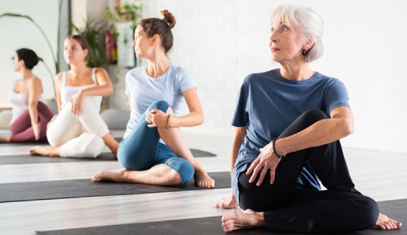 yoga menopauza