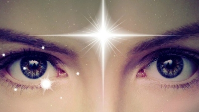 10 tehnici yoga pentru sporirea intuitiei