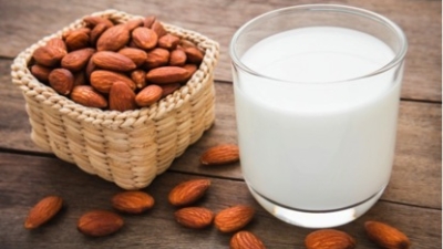 3 tipuri de lapte vegan: informatii nutritionale si retete