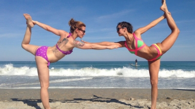 5 asane care iti sporesc atractivitatea