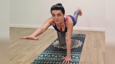 Adina-Dumitru-instructor-yoga