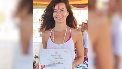 Adriana-Mitu-instructor-yoga