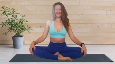 Andreea-Cenușe-instructor-yoga