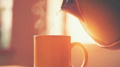 Apa calda - cel mai bun medicament pentru stomac