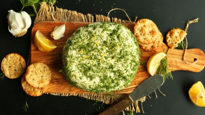 branza-vegana-usturoi-biscuiti