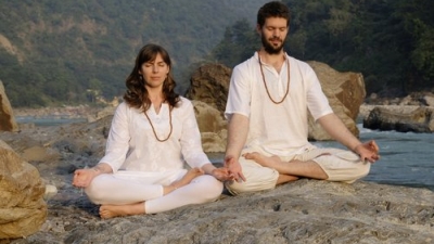 Cum deosebesti un instructor de yoga adevarat de unul care doar pretinde ca e
