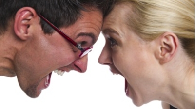 De ce tipa oamenii unii la altii atunci cand se cearta