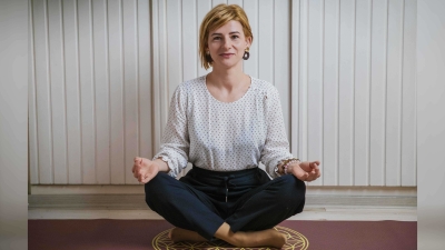 Diana-Raluca-Ifteni-instructor-yoga