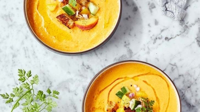 Gazpacho cu rosii galbene sau portocale si piersici