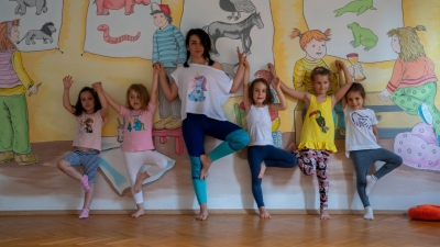 Interviu Elena Nasta: “Am ales sa fac yoga cu copii pentru ca iubesc prezenta lor, naturaletea si energia lor”