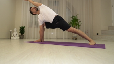 Interviu Ovidiu Atanasiu: “Toata lumea ar trebui sa practice yoga cel putin o data pe saptamana”