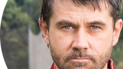 INTERVIU Val Voicu, instructor hatha yoga INTERVIU Val Voicu, instructor hatha yoga