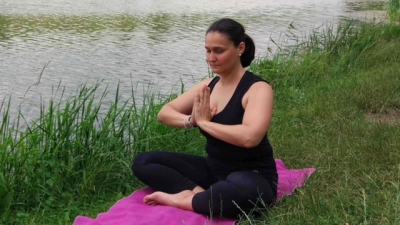 Ioana Mohanu: „Practica yoga îmbrăca orice formă în care îţi aduci atenţia în AICI şi ACUM” Ioana-Mohanu