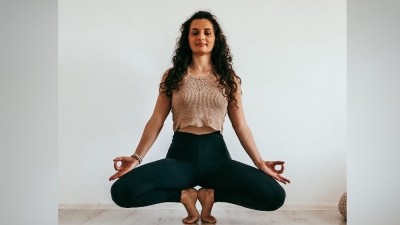 Luiza-Voronca-instructor-yoga