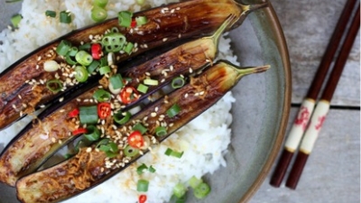 Reteta vegana: Vanata la gratar, pe pat de orez