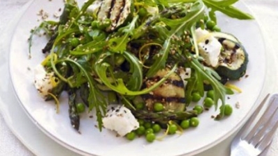 Salata de sparanghel cu dovlecel si branza feta Salata de sparanghel cu dovlecel si branza feta