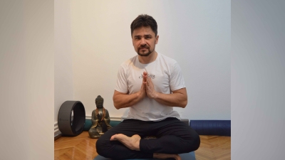 Sebastian-Tarpan-yoga