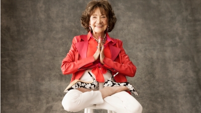 Secretele si viata lui Tao Porchon Lynch, cea mai longeviva profesoara de yoga din lume, record la 101 ani
