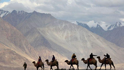 Valea Nubra, locul în care Munții Himalaya întâlnesc deșertul