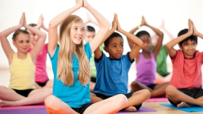 Yoga ar putea face diferenta dintre esec si succes in viata copiilor, potrivit studiilor stiintifice Yoga ar putea face diferenta dintre esec si succes in viata copiilor, potrivit studiilor stiintifice