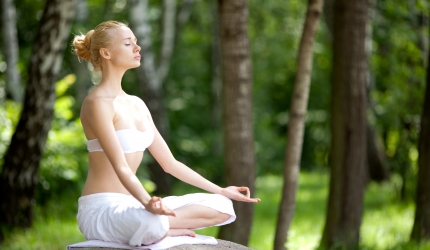 10 tehnici simple yoga, de folos la orice varsta