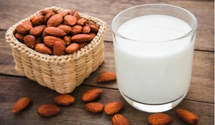 3 tipuri de lapte vegan: informatii nutritionale si retete