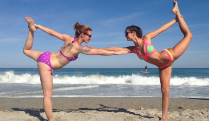 5 asane care iti sporesc atractivitatea