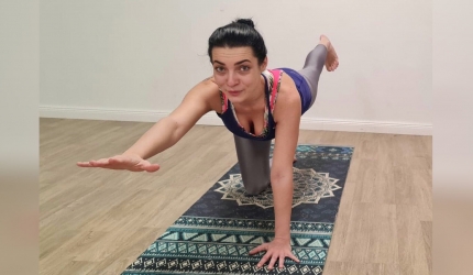 Adina-Dumitru-instructor-yoga