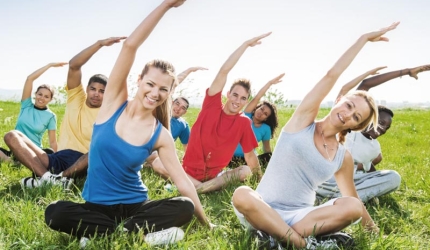 Adolescenții practica yoga