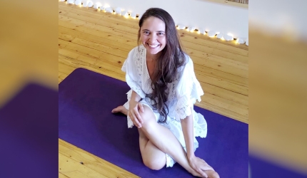 Andreea-Ganea-instructor-yoga