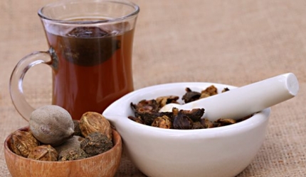 Apa Triphala, remediu ayurvedic pentru o serie de afectiuni