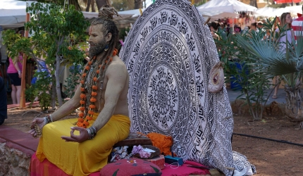 practican-hindus-yoga