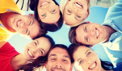 Conexiunea este nevoia umana fundamentala, afla ce o impiedica si de ce nu putem trai fara ea