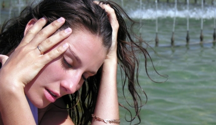 Cum previi/ tratezi insolatia cu metode ayurvedice