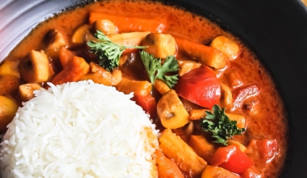 Curry roșu thailandez cu legume