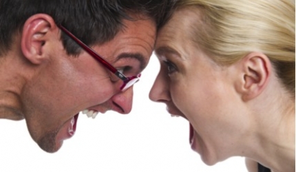 De ce tipa oamenii unii la altii atunci cand se cearta