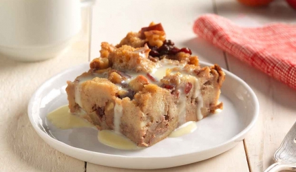 Desert sanatos: Budinca de paine, cu mere si scortisoara