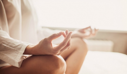 femeie-meditatie-Dinacharya