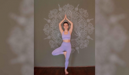 Geanina-Bahnean-instructor-yoga