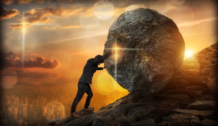 sisif-caracter-munte-bolovan