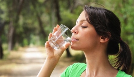 Intelepciune ayurvedica: hidratarea pe timp de vara