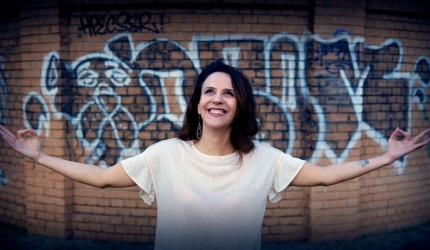 Interviu Mihaela Dragomir. Cu boala autoimuna, de 3 ani nu mai ia medicamente datorita yoga.